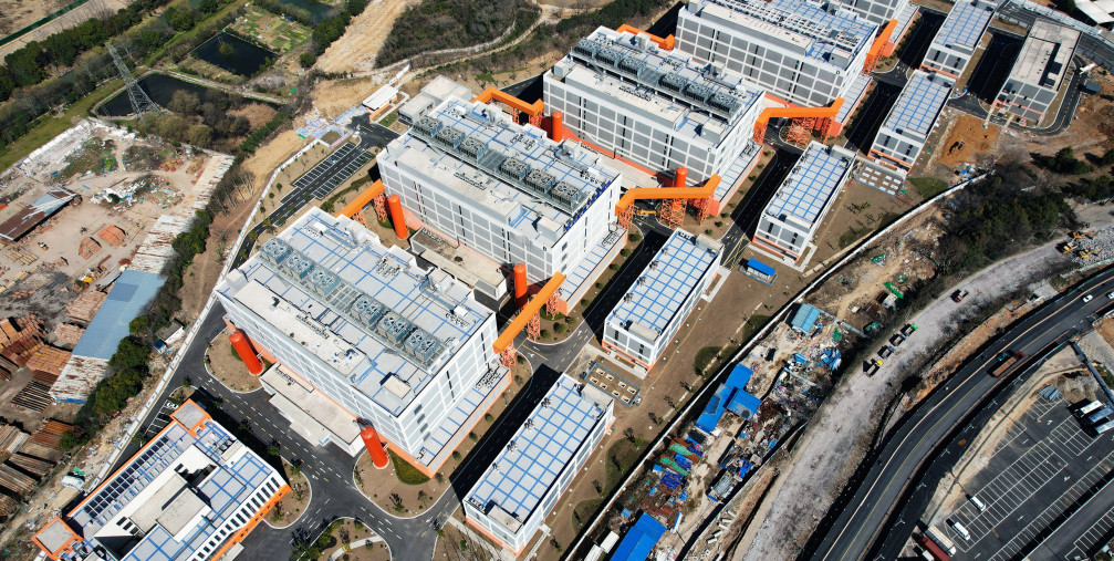 erial photo taken on Feb. 27, 2023 shows the Zhejiang Cloud Computing Data Center in Hangzhou, east China's Zhejiang Province. 